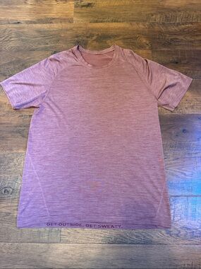 Lululemon metal tech vent workout T-Shirt size Large.